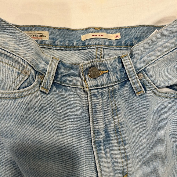 Vintage Levi mom jeans light wash - Picture 3 of 11